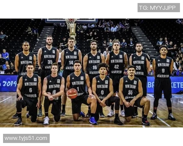 武汉篮球队整体压制解析：战术布局与球队协作的深度剖析